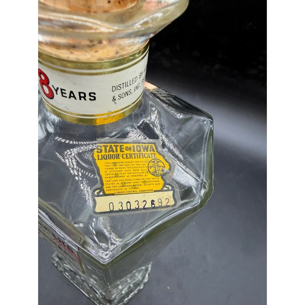 Vintage Walker's DeLuxe Bourbon Whiskey Glass Decanter Bottle 8 Year Aged Empty